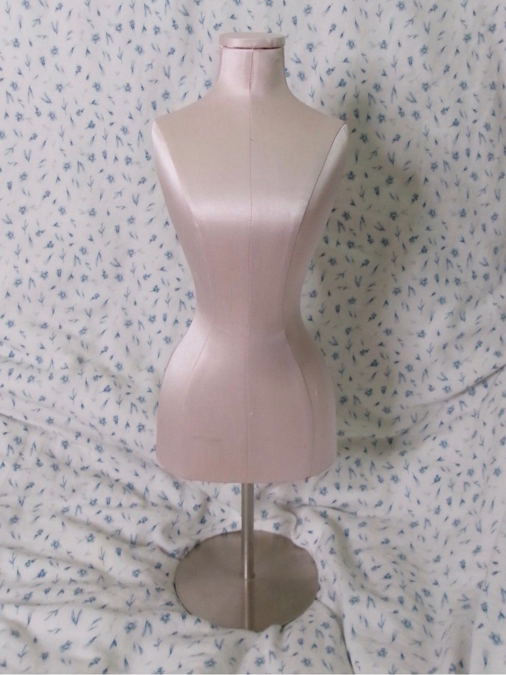 Victoria's Secret Pink Dress Form Mannequin with stand 21 inch Table Top